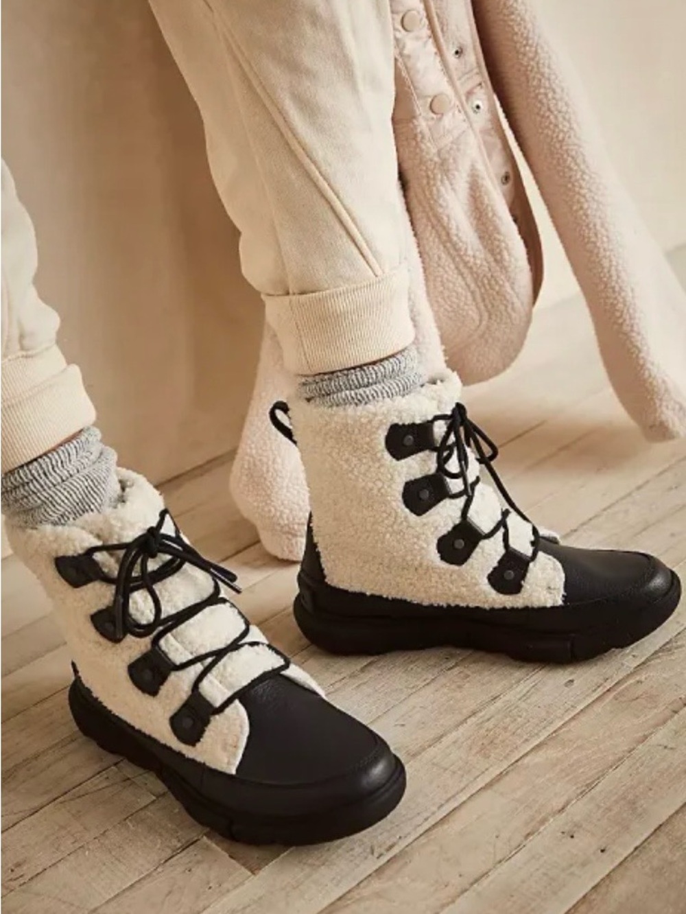 Size 8.5 - NWT: SOREL - Women’s Joan Cozy Boots